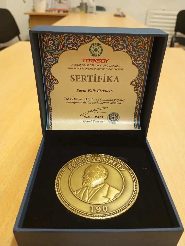 Faig Alekberli'ye TÜRKSOY Madalyası